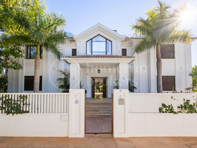 Villa Murcia - Elegant Luxury Villa by the Sea in Casasola, Guadalmina Baja