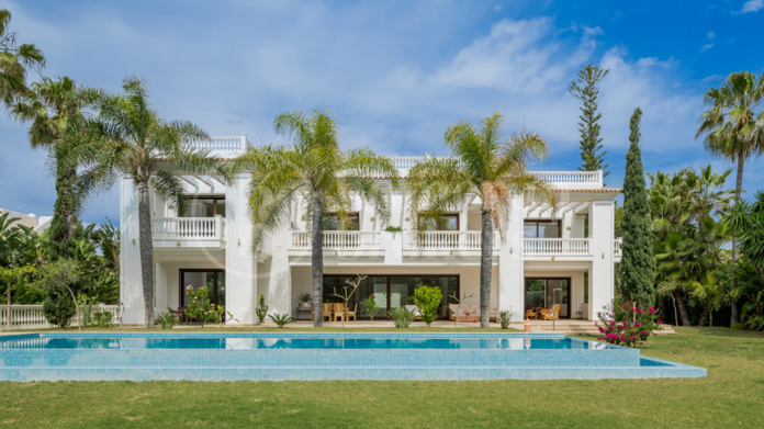 Villa Murcia - Elegant Luxury Villa by the Sea in Casasola, Guadalmina Baja