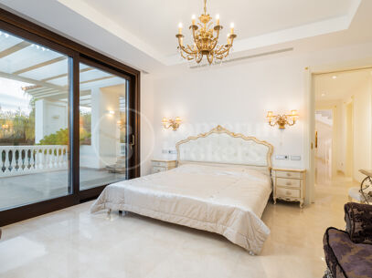 Villa Murcia - Elegant Luxury Villa by the Sea in Casasola, Guadalmina Baja