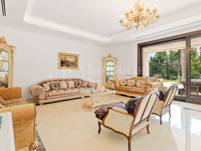 Villa Murcia - Elegant Luxury Villa by the Sea in Casasola, Guadalmina Baja