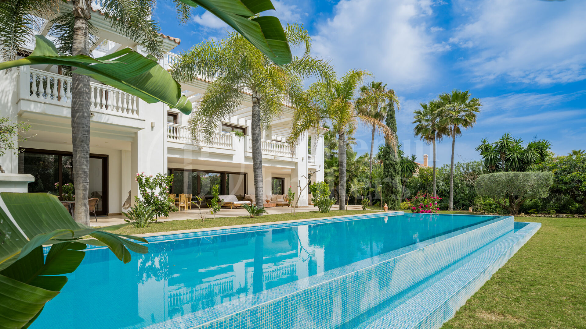 Villa Murcia - Elegant Luxury Villa by the Sea in Casasola, Guadalmina Baja