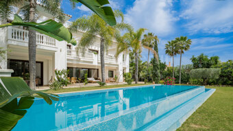 Villa Murcia - Elegant Luxury Villa by the Sea in Casasola, Guadalmina Baja