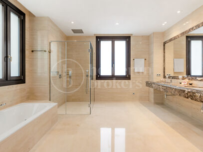 Villa Murcia - Elegant Luxury Villa by the Sea in Casasola, Guadalmina Baja