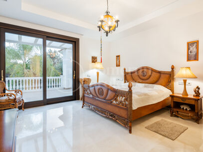Villa Murcia - Elegant Luxury Villa by the Sea in Casasola, Guadalmina Baja