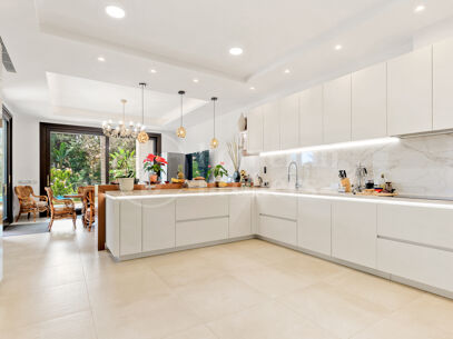 Villa Murcia - Elegant Luxury Villa by the Sea in Casasola, Guadalmina Baja