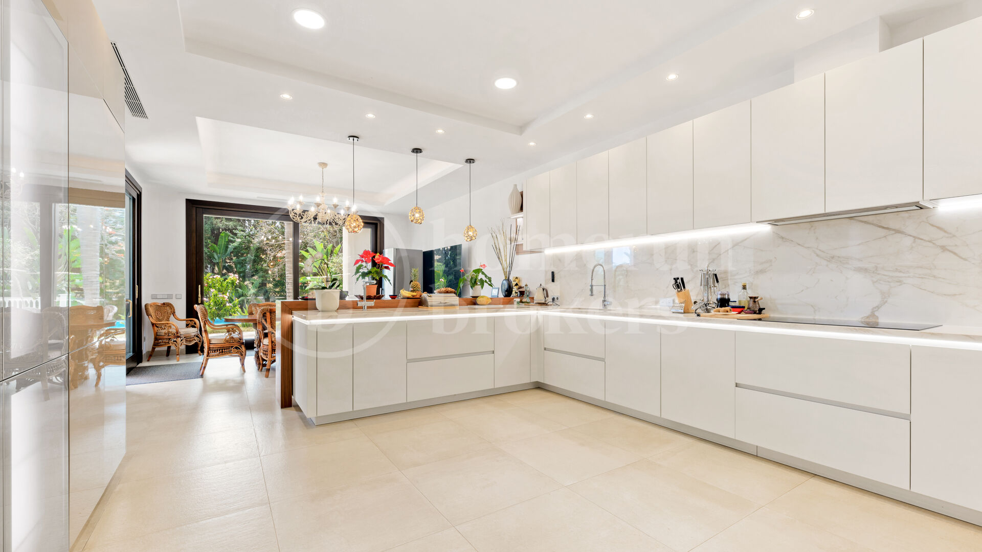 Villa Murcia - Elegant Luxury Villa by the Sea in Casasola, Guadalmina Baja