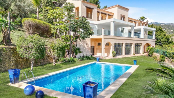 Villa Madroñal 135- – Elegant Corner Villa with Spectacular Views in El Madroñal, Benahavís