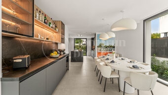 Villa Belle – Contemporary Elegance with Golf Views in El Paraiso, Estepona