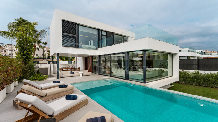 Villa Belle – Contemporary Elegance with Golf Views in El Paraiso, Estepona