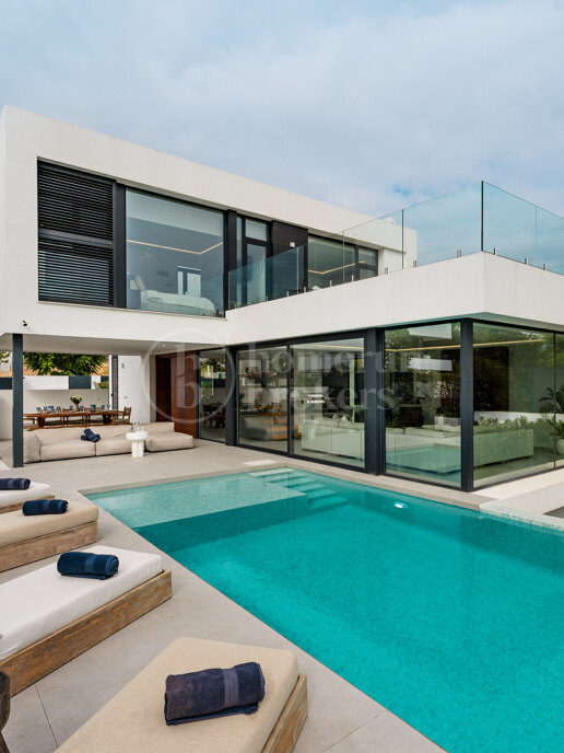 Villa Belle – Contemporary Elegance with Golf Views in El Paraiso, Estepona