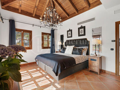 Villa Las Palmeras – Klassisk och Elegant i El Madroñal, Benahavís