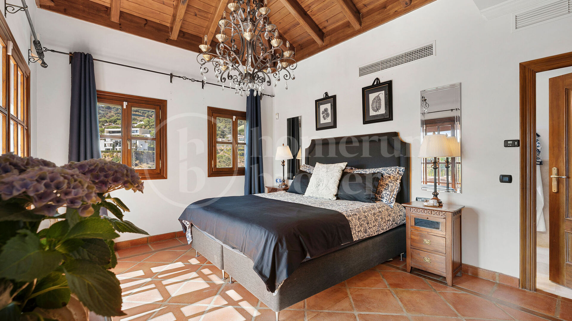Villa Las Palmeras – Klassisk och Elegant i El Madroñal, Benahavís