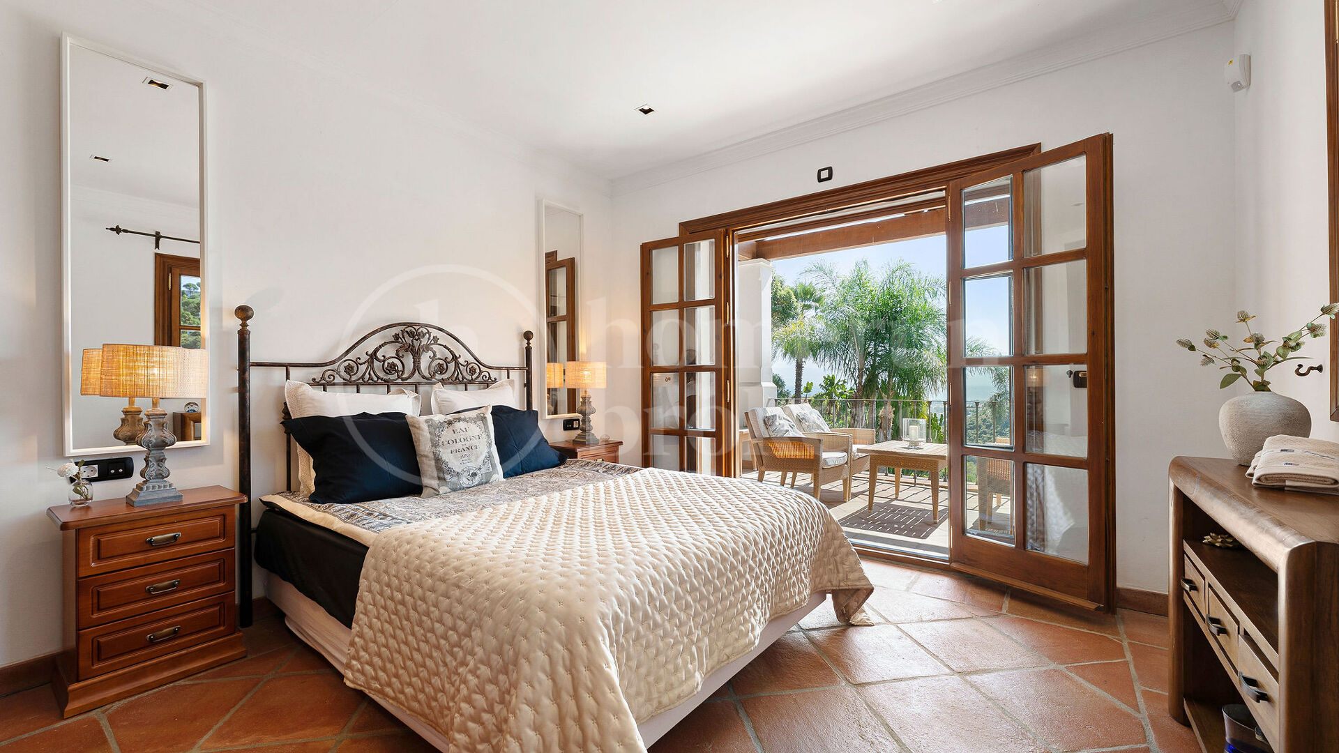 Villa Las Palmeras – Klassisk och Elegant i El Madroñal, Benahavís