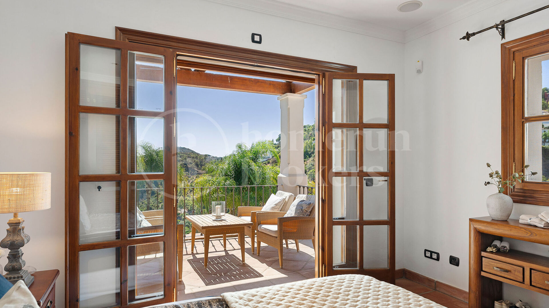 Villa Las Palmeras – Klassisk och Elegant i El Madroñal, Benahavís