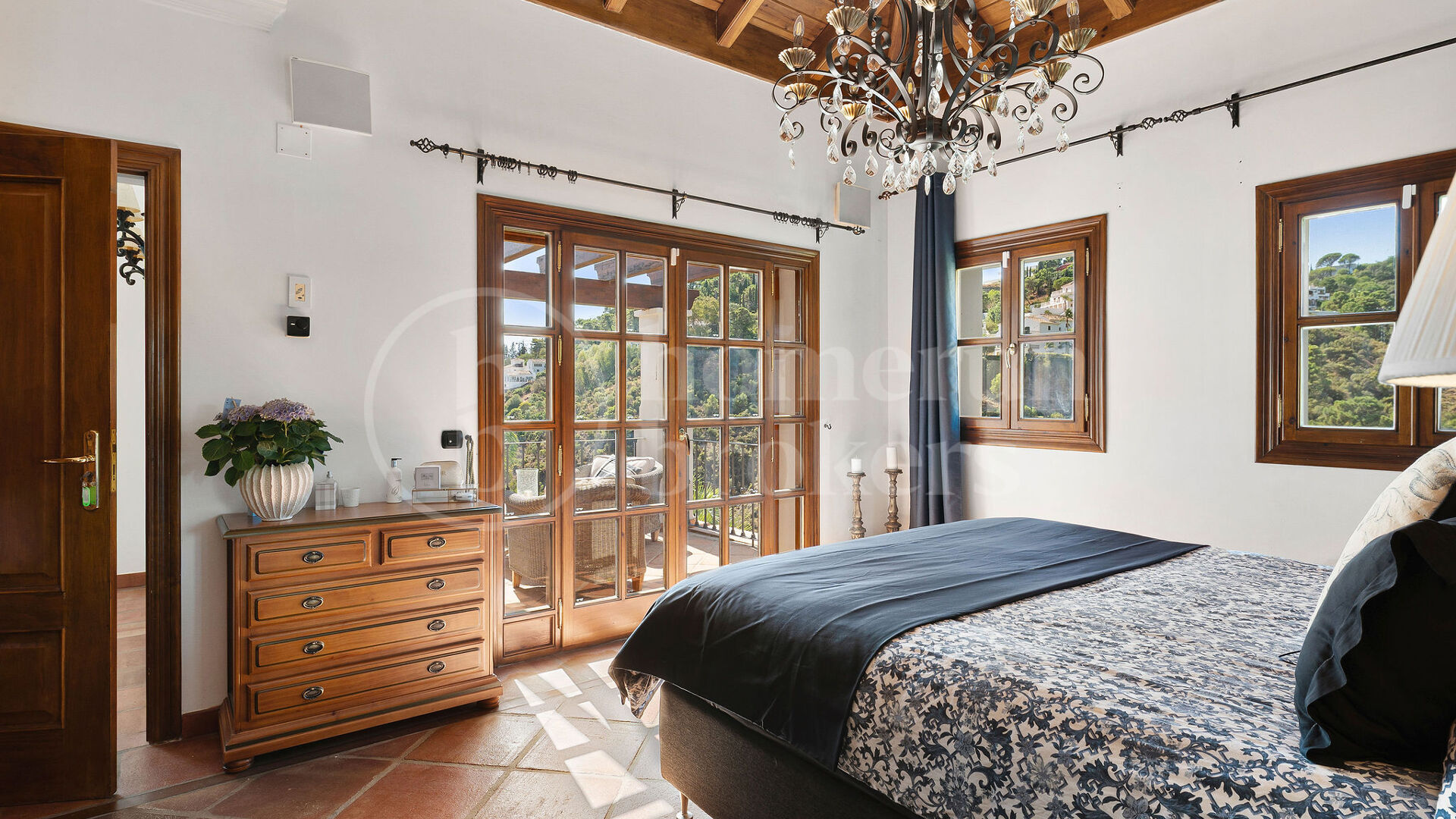 Villa Las Palmeras – Klassisk och Elegant i El Madroñal, Benahavís