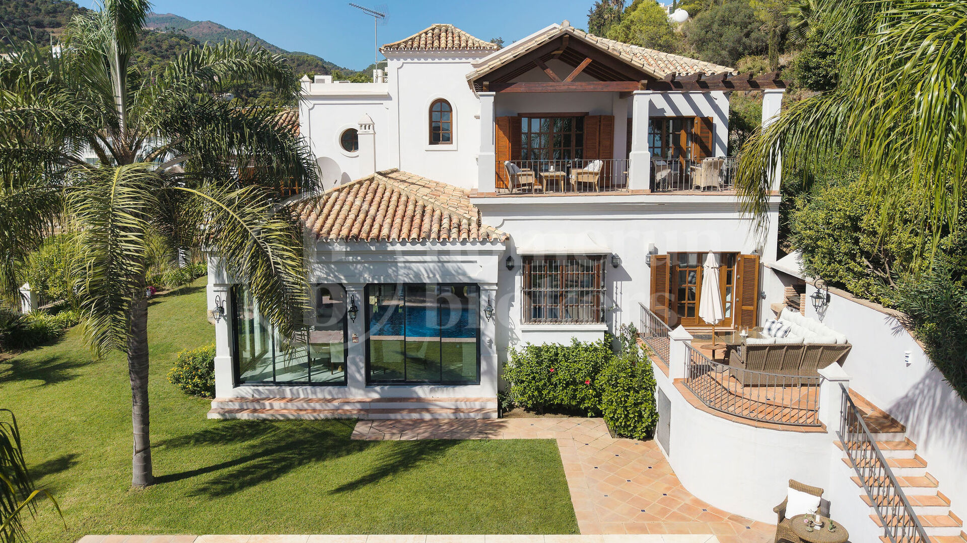 Villa Las Palmeras – Klassisk och Elegant i El Madroñal, Benahavís