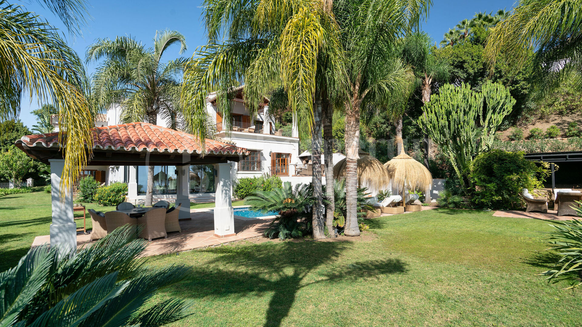 Villa Las Palmeras – Klassisk och Elegant i El Madroñal, Benahavís