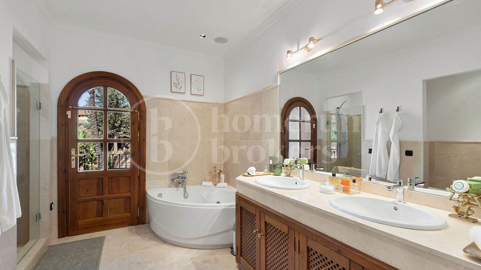 Villa Las Palmeras – Klassisk och Elegant i El Madroñal, Benahavís