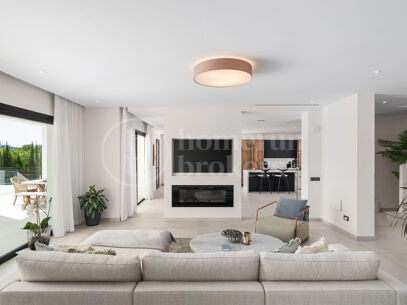 Villa Andrea - Frontline Golf Contemporary Villa in Santa Maria Golf, Elviria