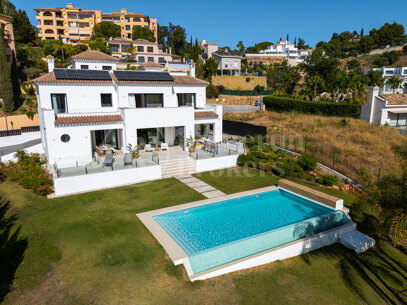 Villa Andrea - Frontline Golf Contemporary Villa in Santa Maria Golf, Elviria