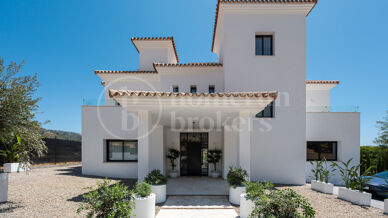 Villa Andrea - Frontline Golf Modern villa i Santa Maria Golf, Elviria
