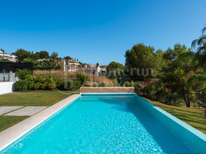 Villa Andrea - Frontline Golf Contemporary Villa in Santa Maria Golf, Elviria