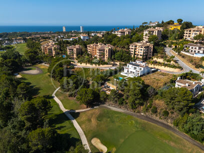 Villa Andrea - Frontline Golf Contemporary Villa in Santa Maria Golf, Elviria