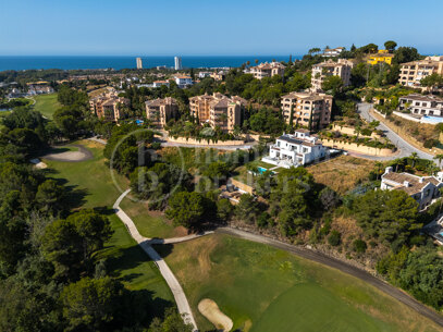 Villa Andrea - Frontline Golf Contemporary Villa in Santa Maria Golf, Elviria
