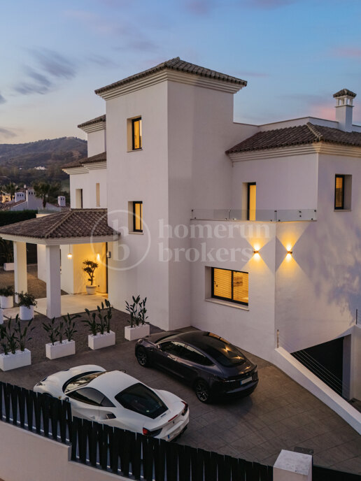 Villa Andrea - Frontline Golf Contemporary Villa in Santa Maria Golf, Elviria