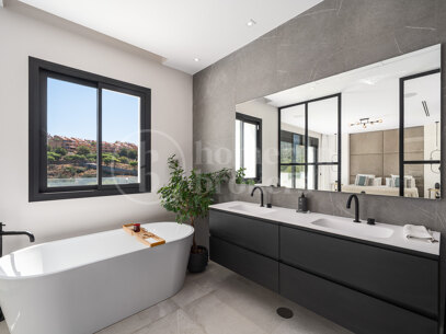 Villa Andrea - Frontline Golf Contemporary Villa in Santa Maria Golf, Elviria