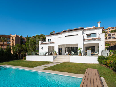 Villa Andrea - Frontline Golf Contemporary Villa in Santa Maria Golf, Elviria