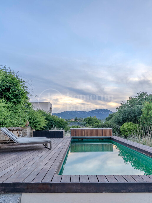 Refined Garden Oasis in Establiments