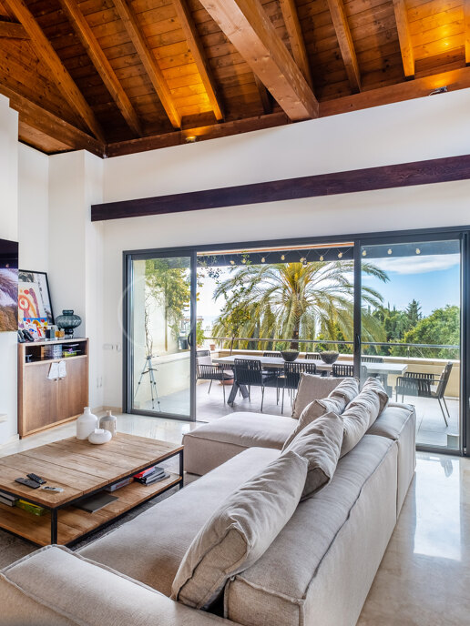 DUPLEX PENTHOUSE WITH PANORAMIC SEAVIEWS