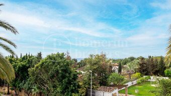 DUPLEX PENTHOUSE WITH PANORAMIC SEAVIEWS