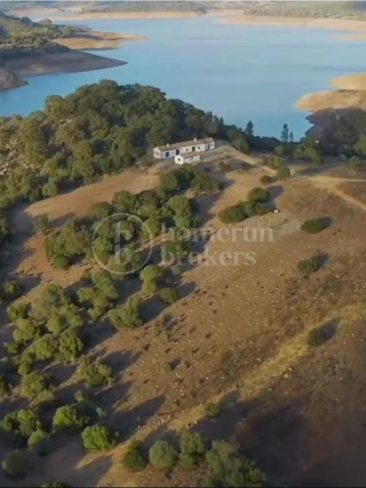 Finca Castellar - with Private Beach Lake Access Near Castellar de la Frontera