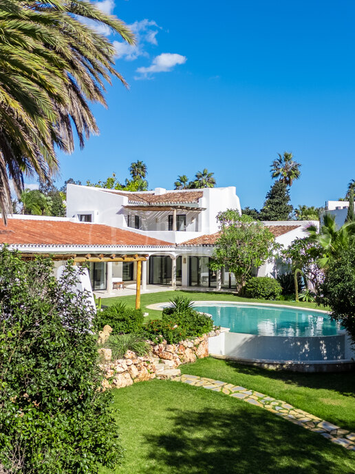 Villa Idriss – Andalusisk Elegans med Utbyggnadspotential i Guadalmina Baja