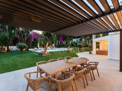 Villa Zéphire - Lyxig renoverad villa med havsutsikt i Marbella Golden Mile
