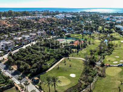 Villa Sunrise – Modern Femrumsvilla till Salu i El Campanario Golf & Country Club