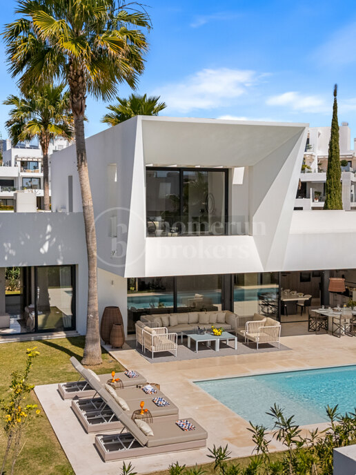 Villa Paraiso Views – Modern lyxvilla vid stranden i New Golden Mile