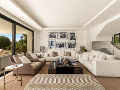 Villa Paraiso Views - Modern Beachside Luxury Villa in the New Golden Mile
