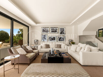 Villa Paraiso Views - Modern Beachside Luxury Villa in the New Golden Mile