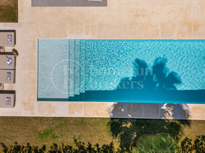 Villa Paraiso Views - Modern Beachside Luxury Villa in the New Golden Mile