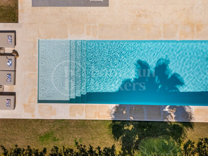 Villa Paraiso Views - Modern Beachside Luxury Villa in the New Golden Mile