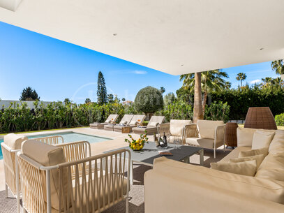 Villa Paraiso Views - Modern Beachside Luxury Villa in the New Golden Mile