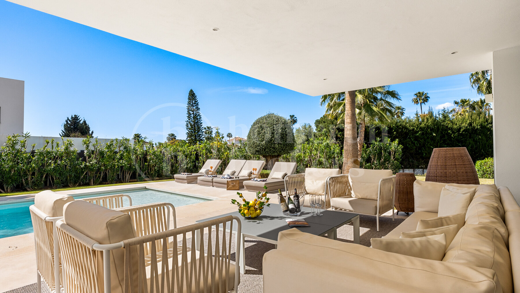 Villa Paraiso Views - Modern Beachside Luxury Villa in the New Golden Mile