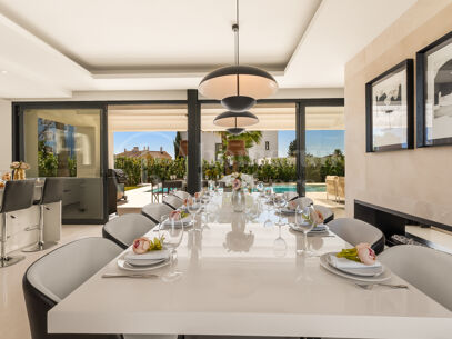 Villa Paraiso Views - Modern Beachside Luxury Villa in the New Golden Mile