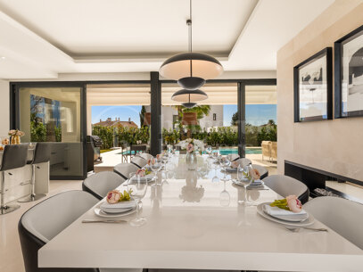 Villa Paraiso Views - Modern Beachside Luxury Villa in the New Golden Mile