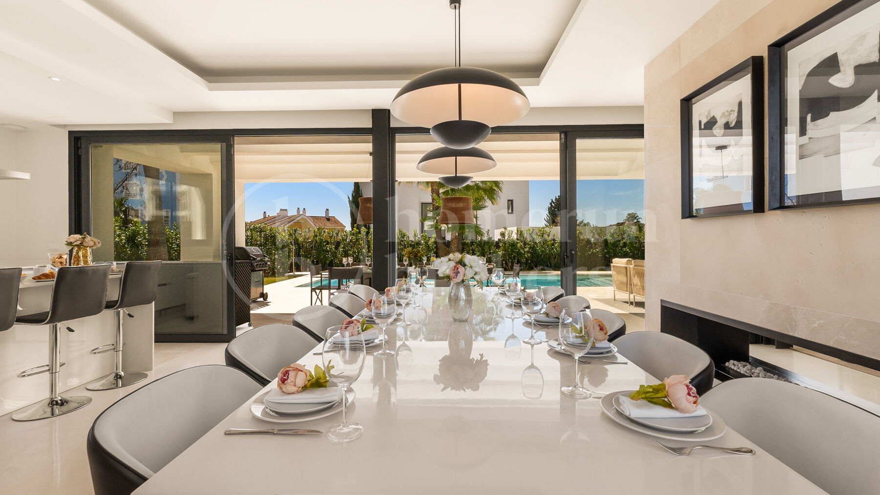 Villa Paraiso Views - Modern Beachside Luxury Villa in the New Golden Mile
