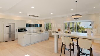 Villa Granada – Renoverad Familjevilla med Samtida Inredningsdesign i Sotogrande Alto