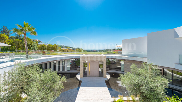 Villa Vela – Modernt Mästerverk med Panoramautsikt